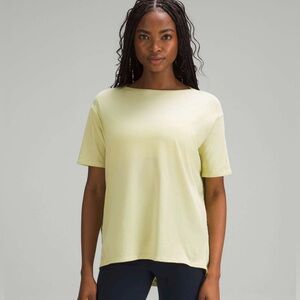 Lululemon back in action t shirt